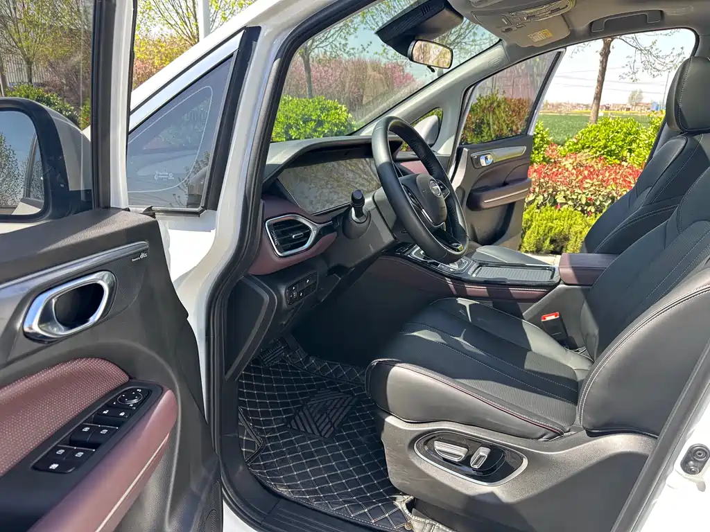 GAC Motor Trumpchi M6 2022 — фото 10