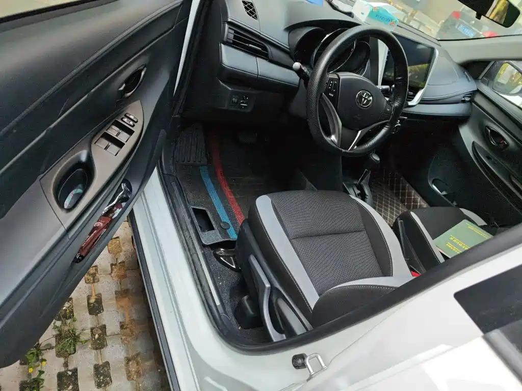 Toyota Yaris L 2022 — фото 14