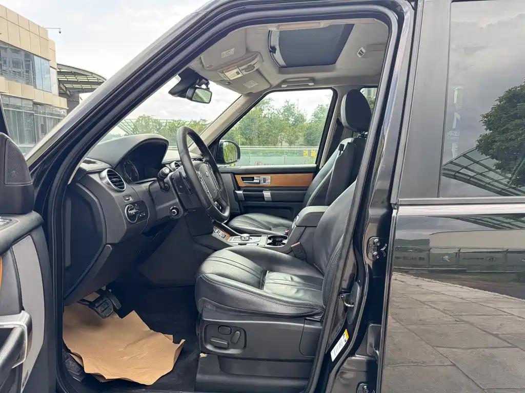 Land Rover Discovery 2015 — фото 8