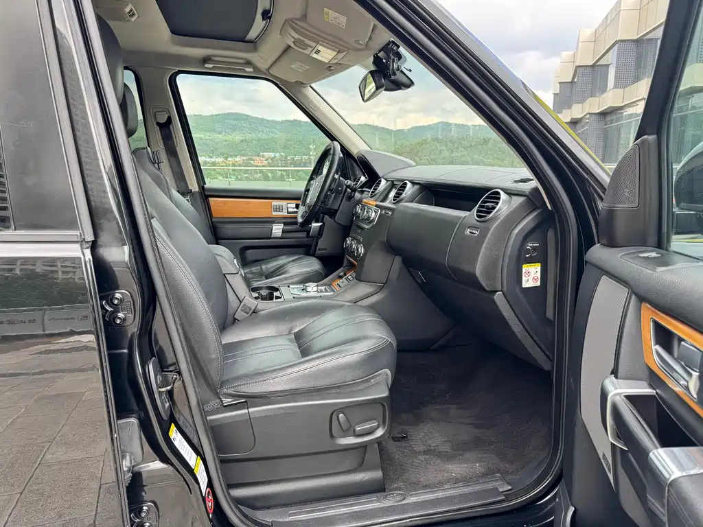 Land Rover Discovery 2015 — фото 15