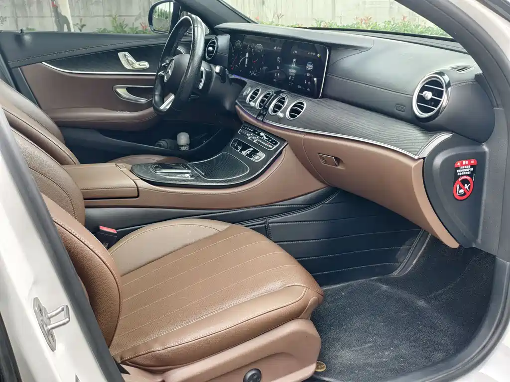 Mercedes-Benz E-Class 2023 — фото 10