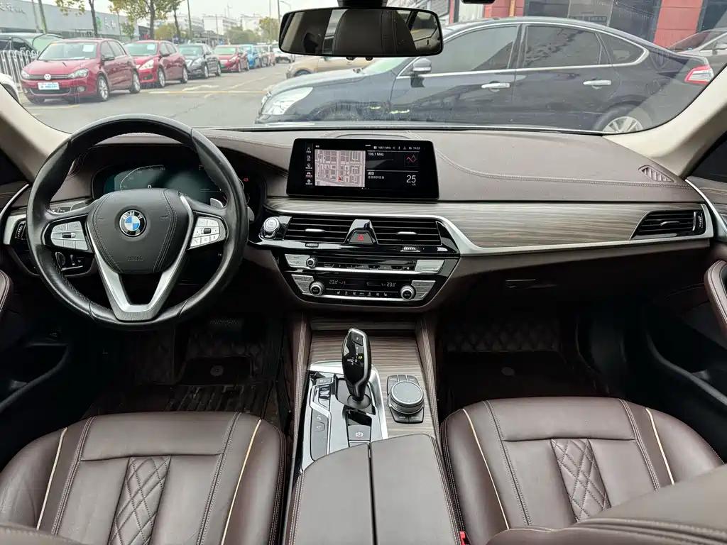 BMW 5 Series 2020 — фото 9