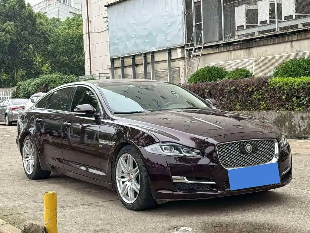 Jaguar XJ 2018 — фото 3