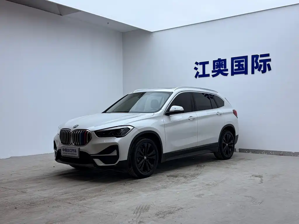 BMW X1 2022 — фото 1