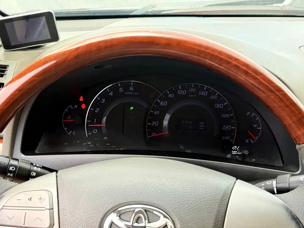 Toyota Camry 2014 — фото 8