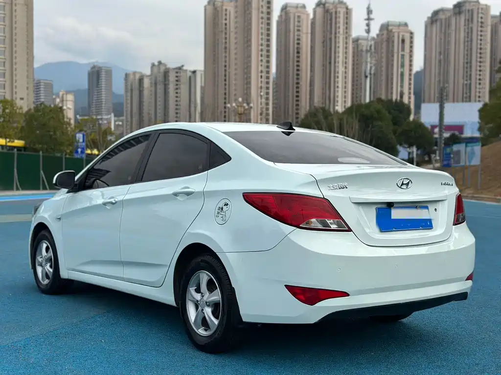 Hyundai Verna 2014 — фото 13