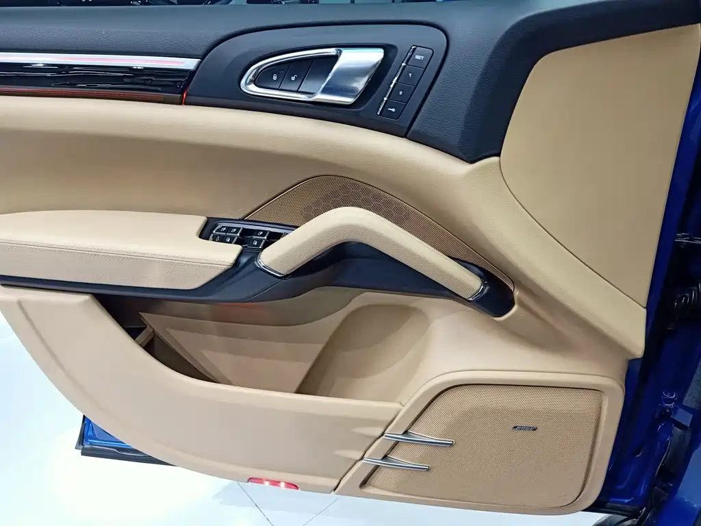 Porsche Cayenne 2017 — фото 14