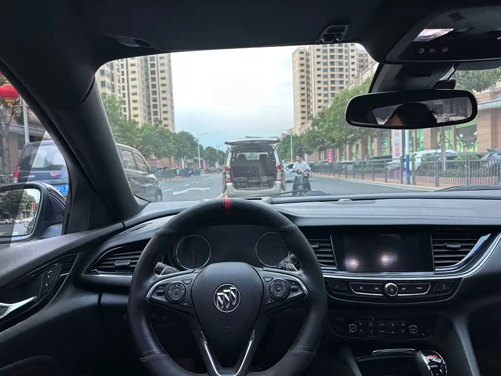Buick Regal 2018 — фото 10