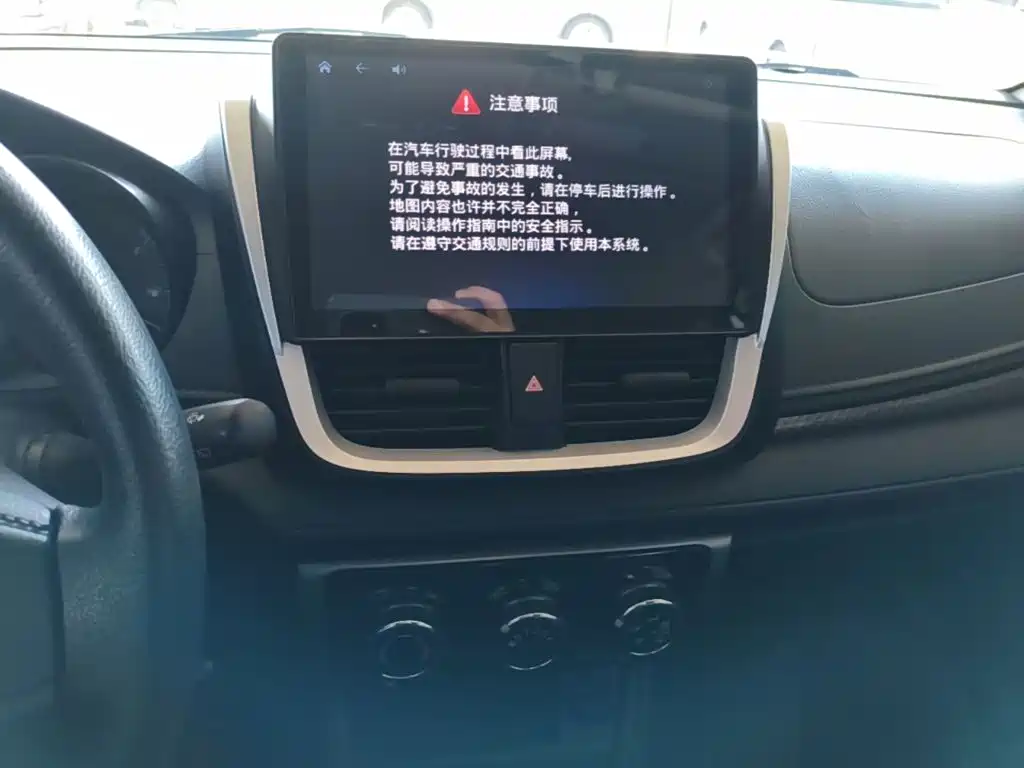 Toyota Yaris L 2018 — фото 13