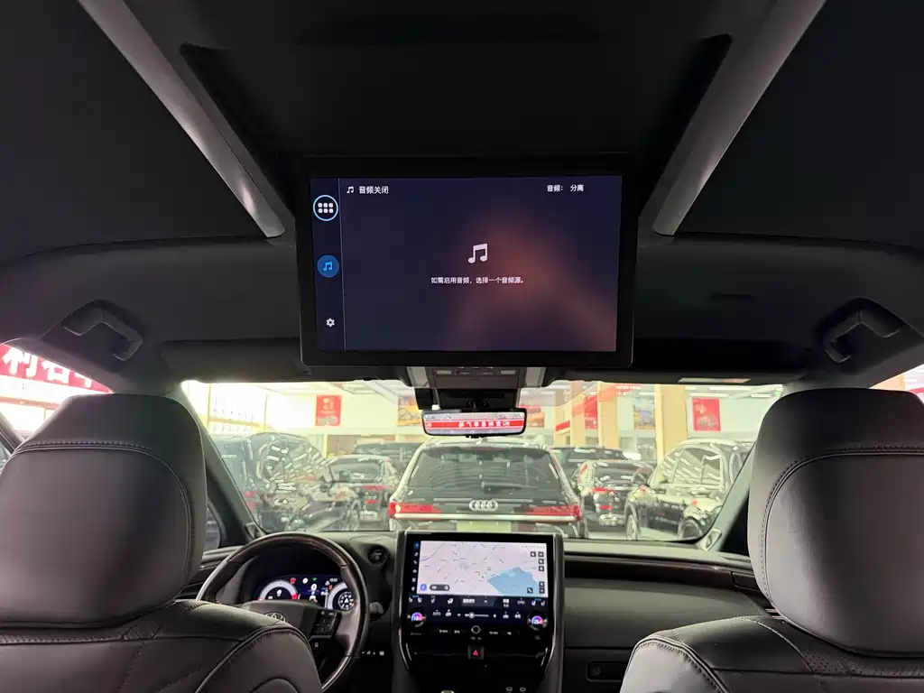 Toyota Alphard 2023 — фото 12