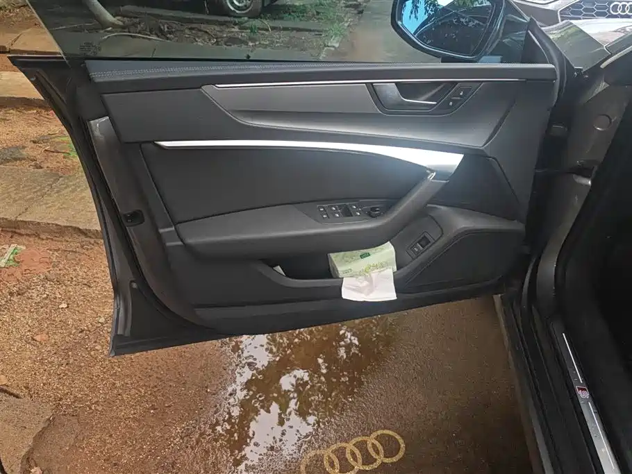 Audi A7L 2023