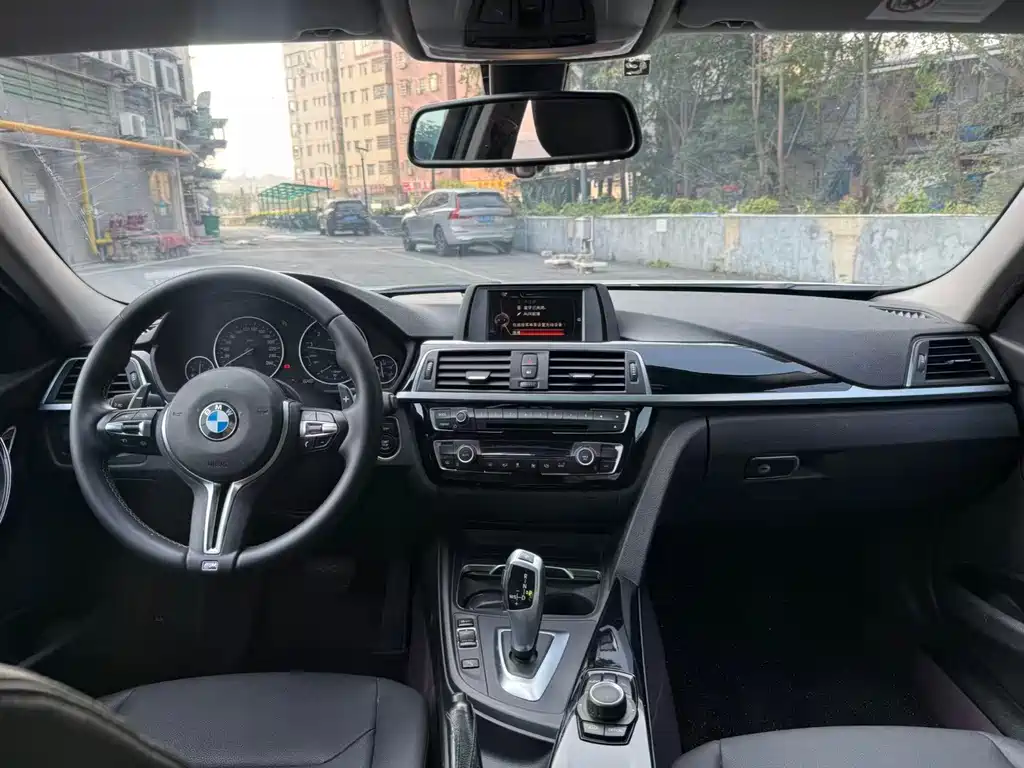 BMW 3 Series 2016 — фото 12