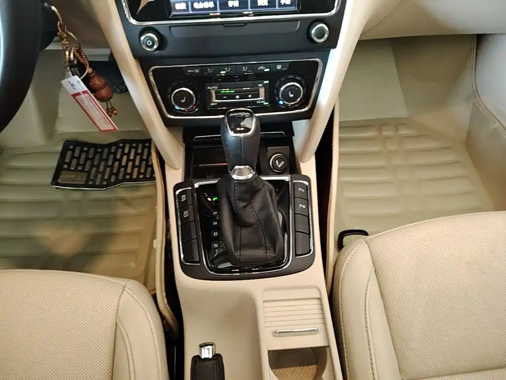 Skoda Superb 2015 — фото 14