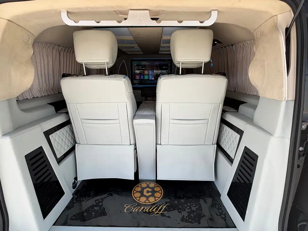 Mercedes-Benz V-Class 2018 — фото 28
