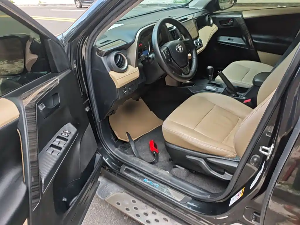 Toyota RAV4 2015 — фото 16