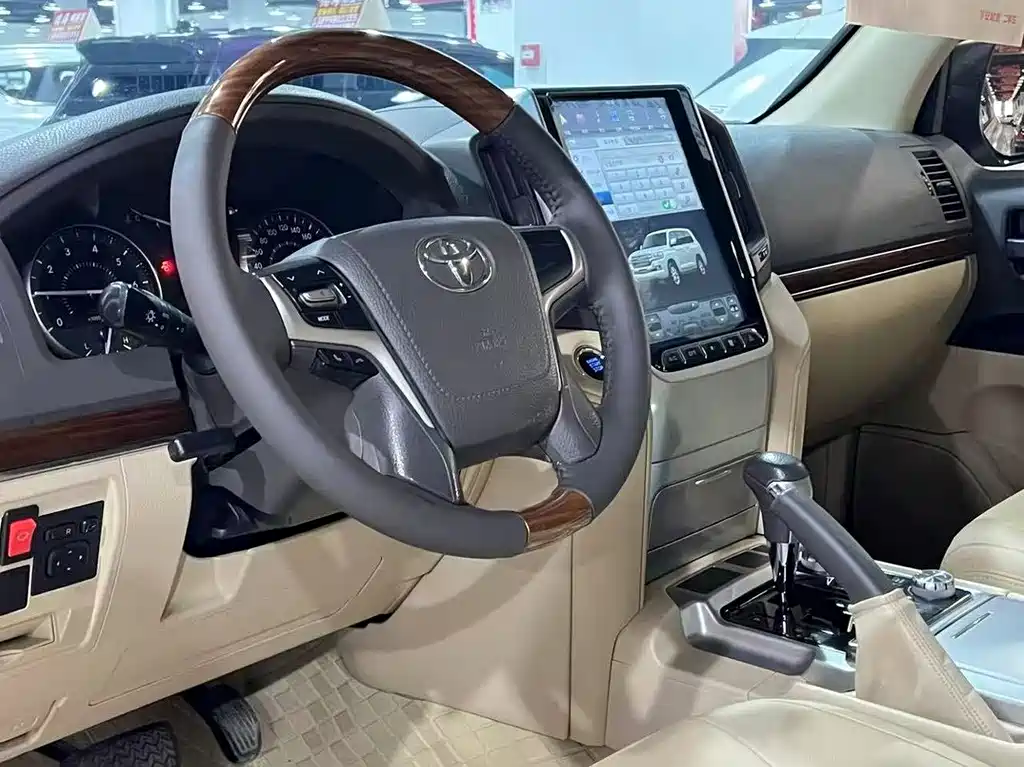 Toyota Land Cruiser 2017 — фото 9