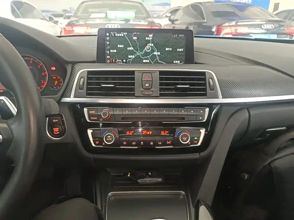 BMW 3 Series 2018 — фото 13