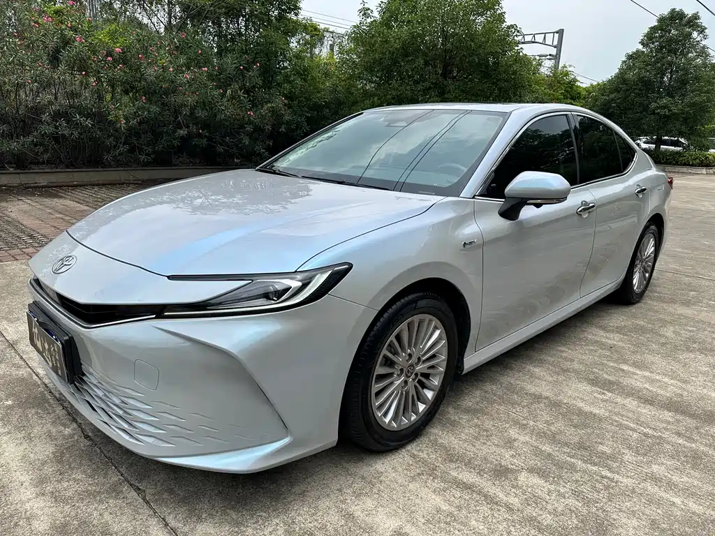 Toyota Camry 2024 — фото 8