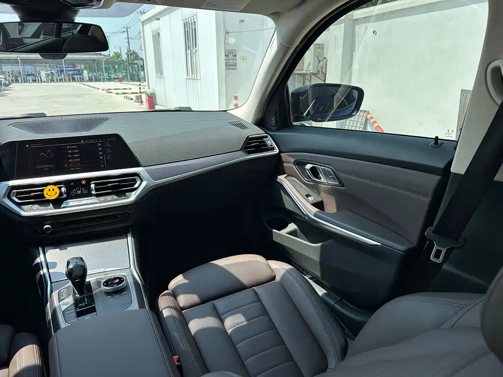 BMW 3 Series 2019 — фото 15