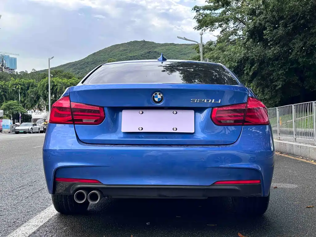 BMW 3 Series 2018 — фото 15