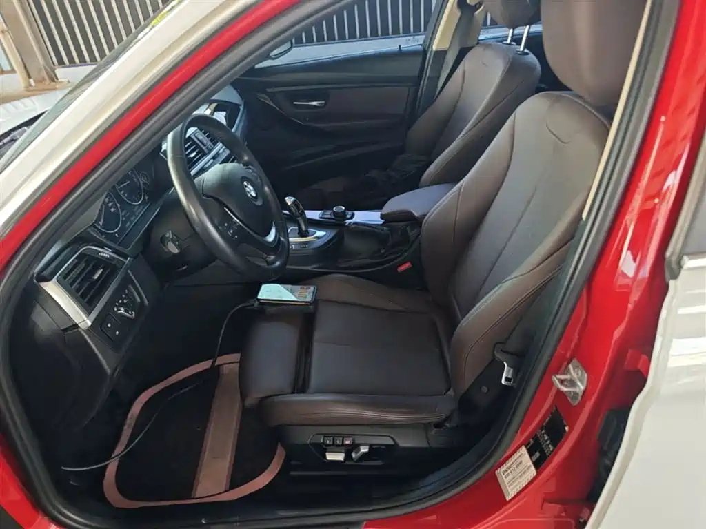 BMW 3 Series 2018 — фото 15