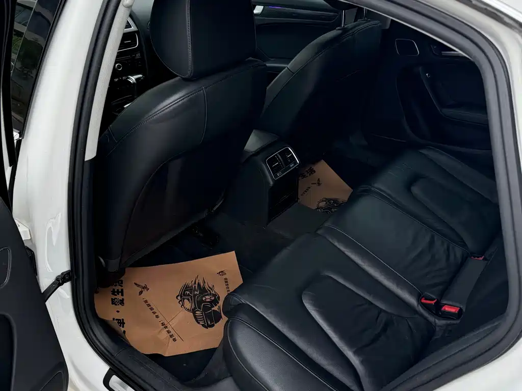 Audi A4L 2015