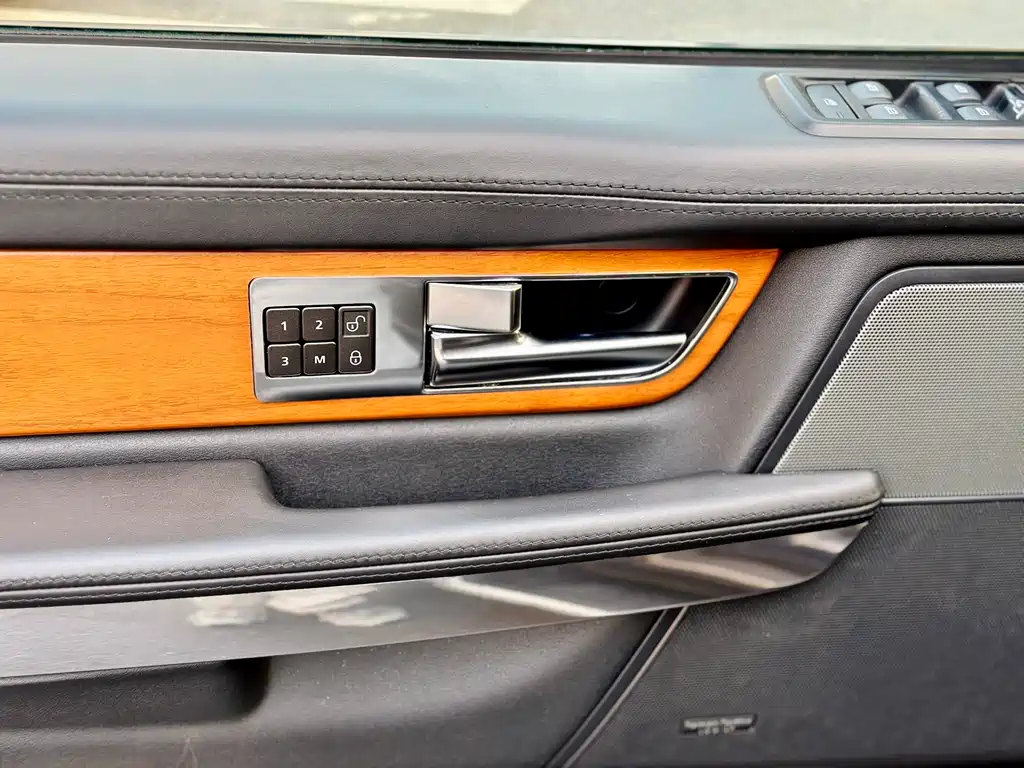Land Rover Sport 2012 — фото 35