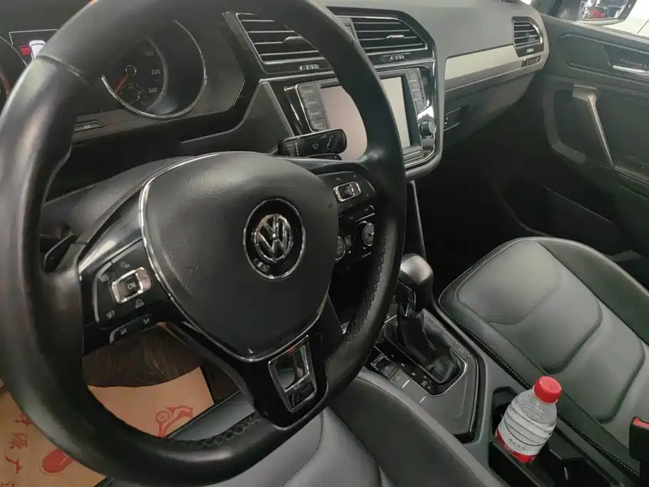 Volkswagen Tiguan L 2018 — фото 12