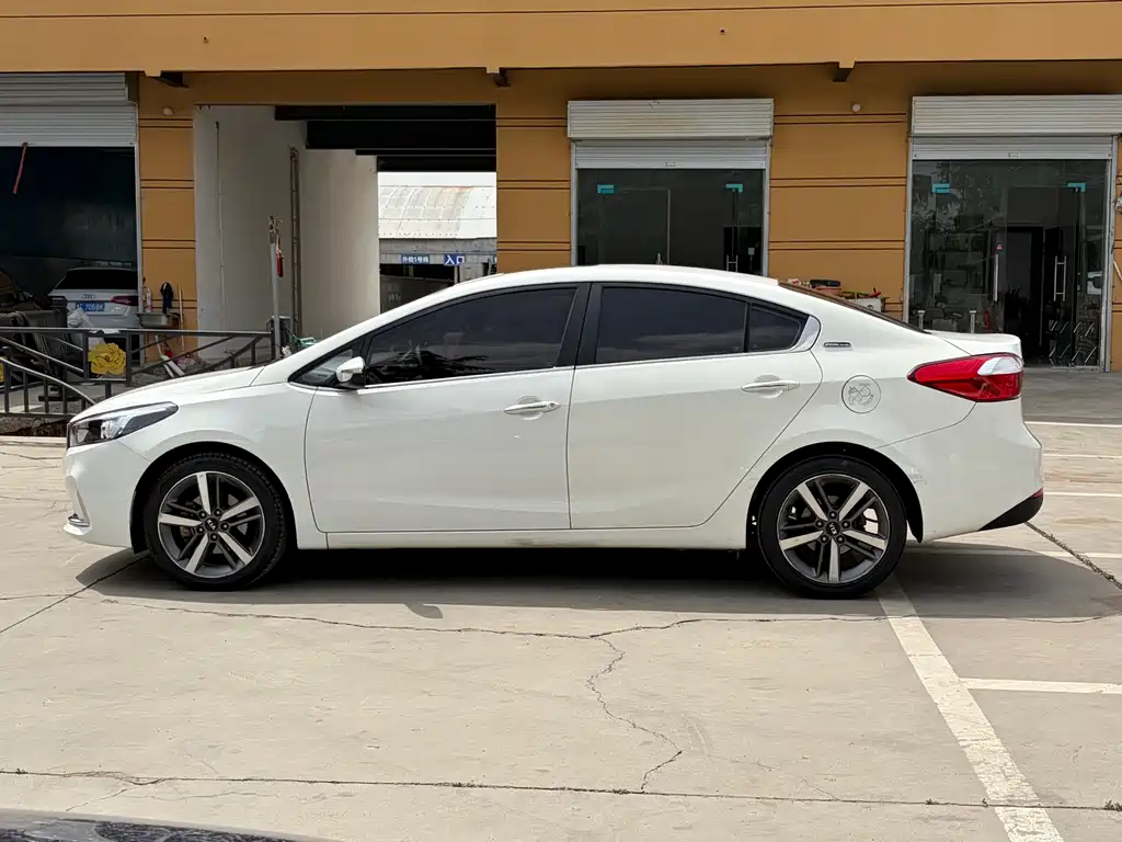 Kia K3 2018 — фото 15
