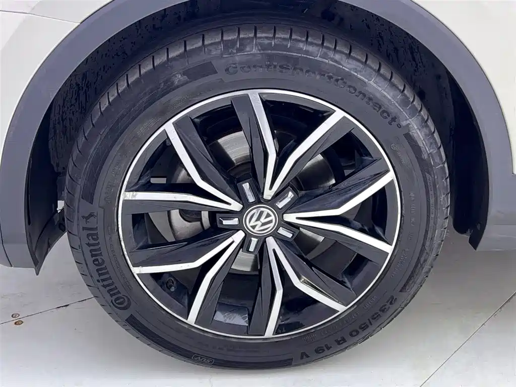 Volkswagen Tiguan L 2020 — фото 12