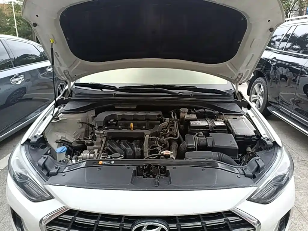 Hyundai Elantra 2020 — фото 20