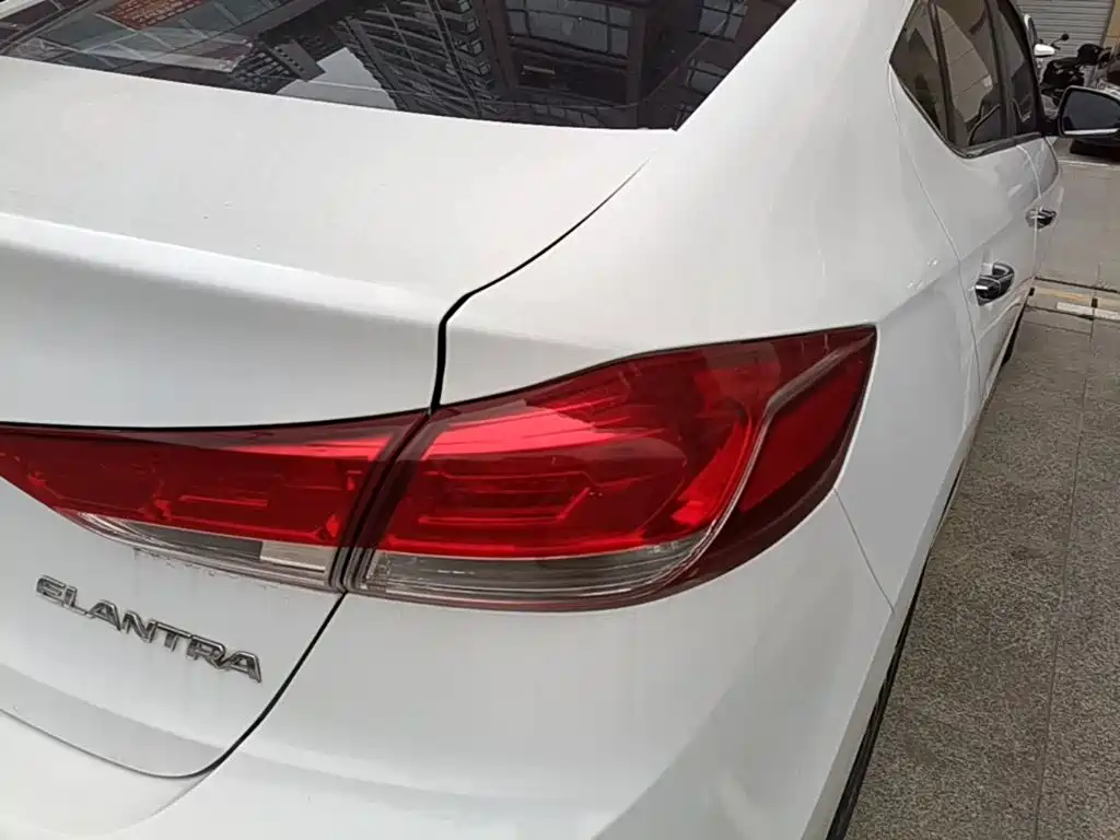 Hyundai Elantra 2020 — фото 8