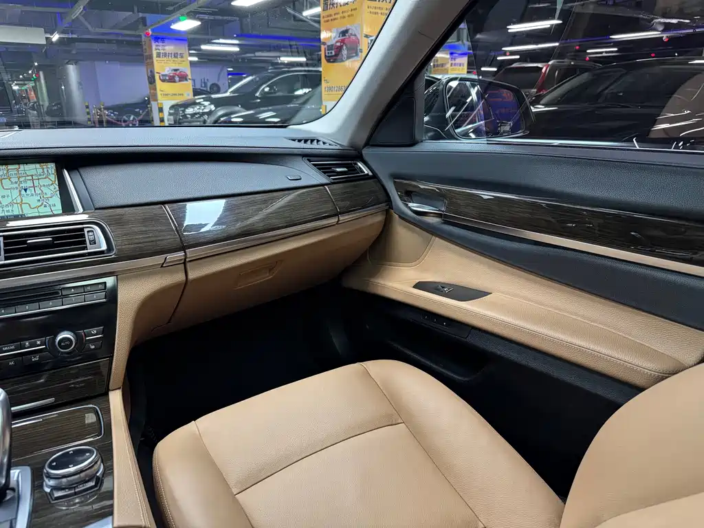 BMW 7 Series 2014 — фото 26