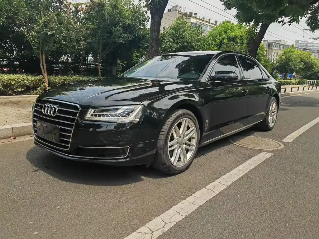 Audi A8 2017 — фото 1