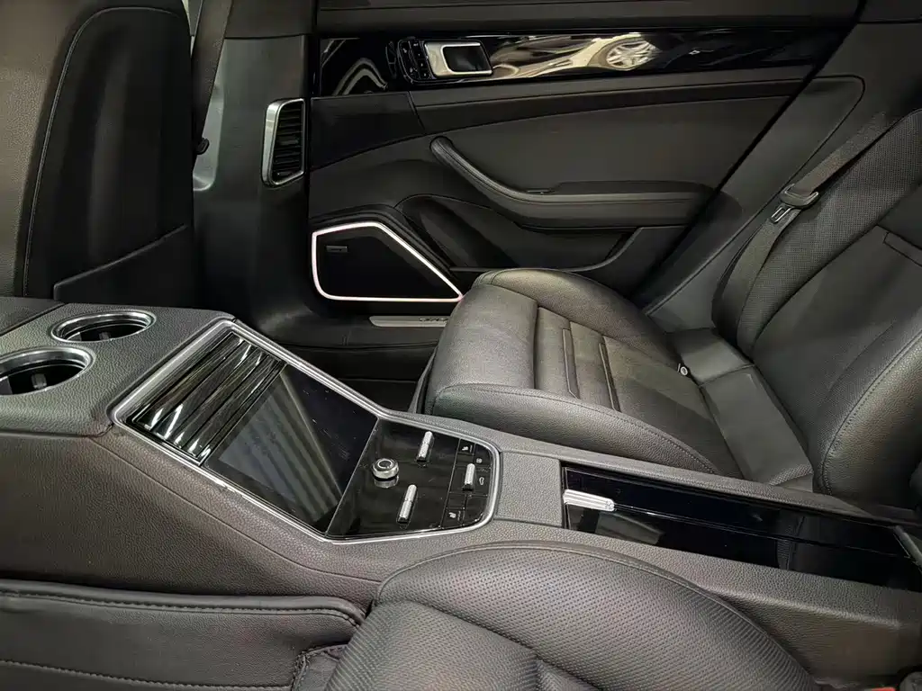 Porsche Panamera 2018 — фото 10