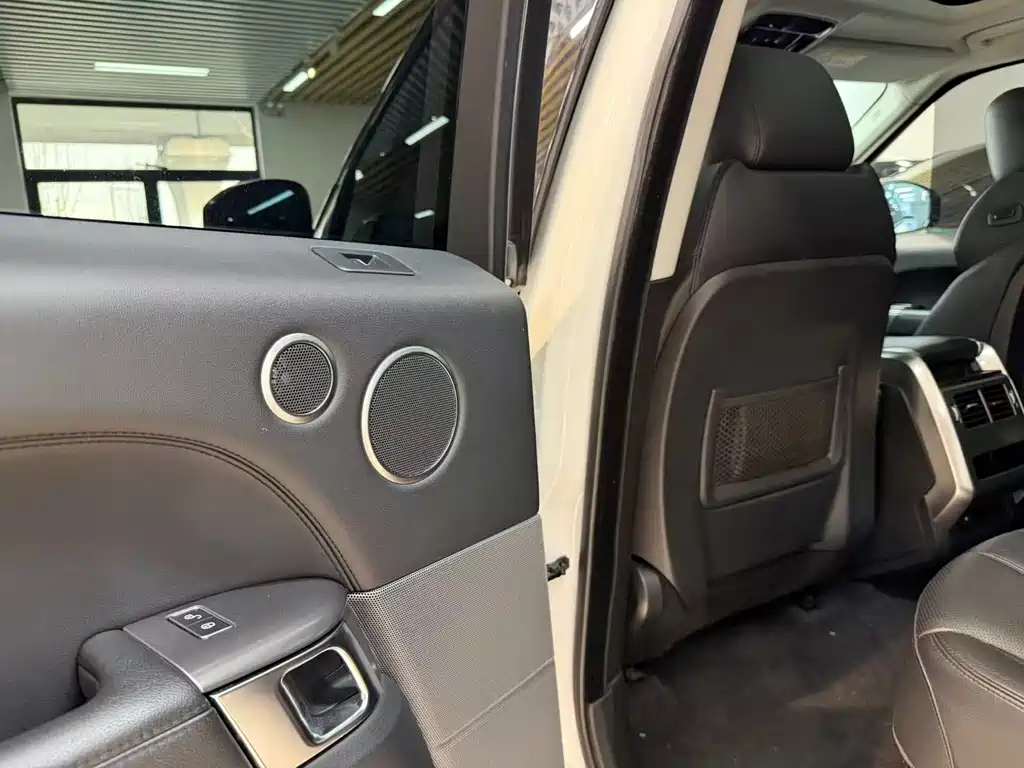 Land Rover Range Rover Sport 2016 — фото 11