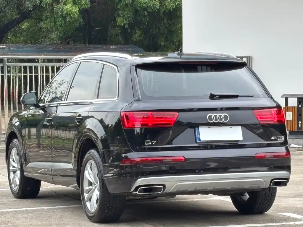 Audi Q7 2017 — фото 29