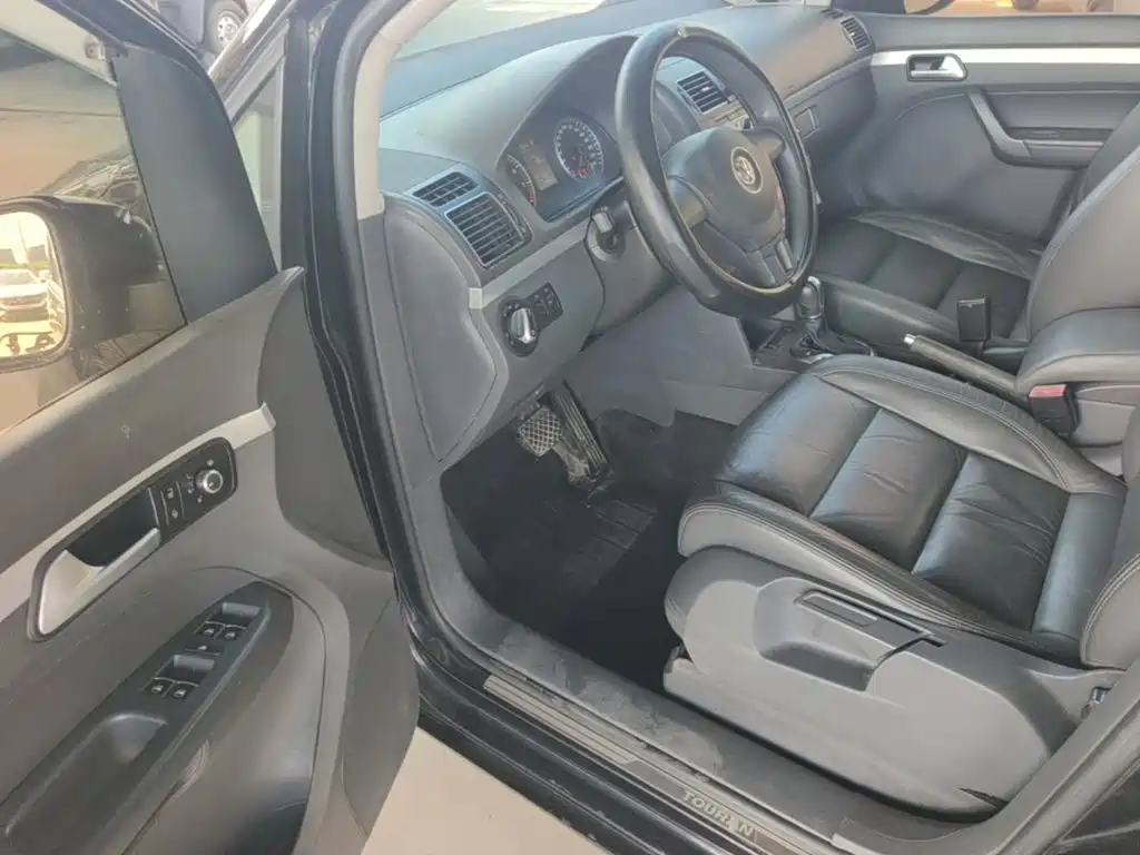 Volkswagen Touran 2015 — фото 16