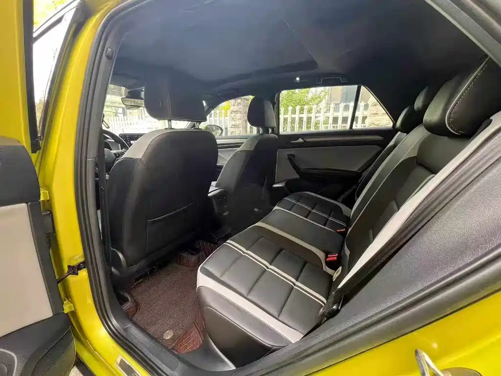 Volkswagen T-Roc 2023 — фото 8