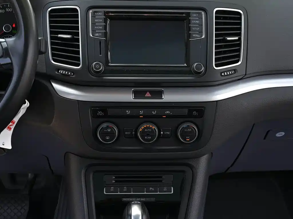 Volkswagen Sharan 2017 — фото 12