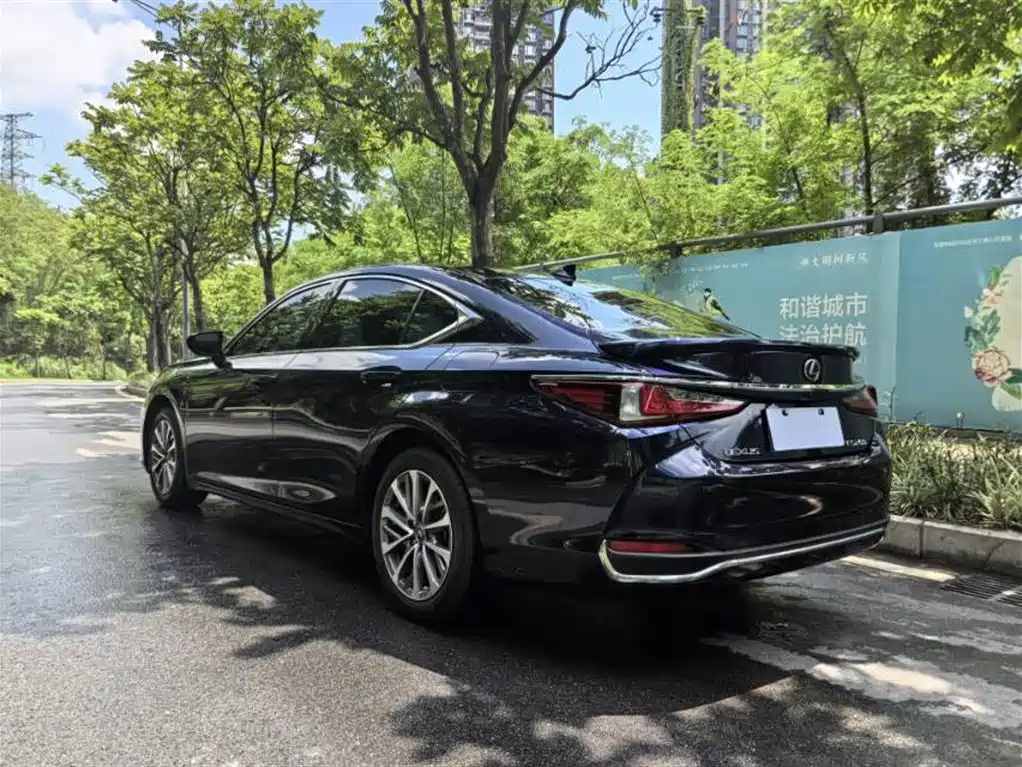 Lexus ES 2023 — фото 13