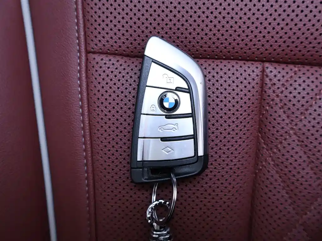 BMW 5 Series 2022 — фото 25
