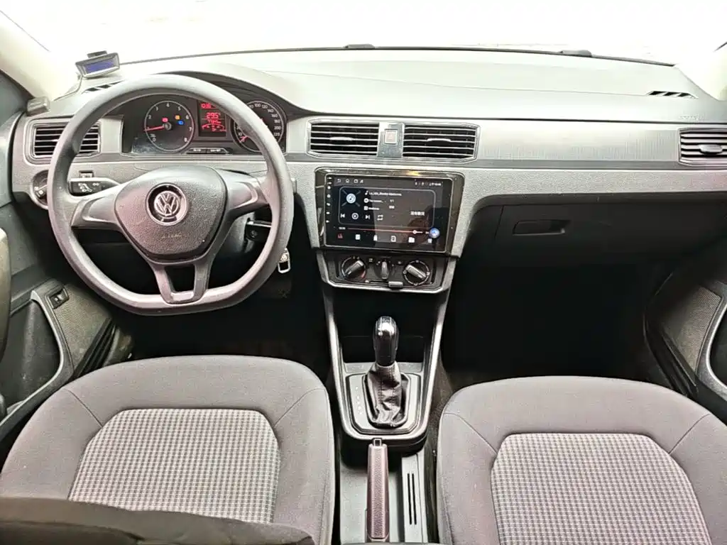 Volkswagen Santana 2017 — фото 10