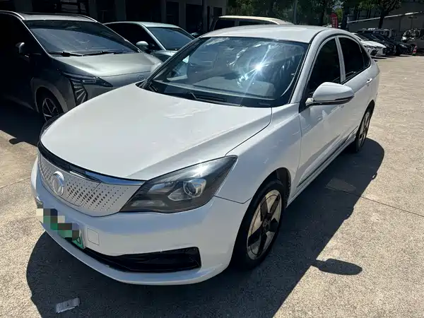 Dongfeng E70 2022