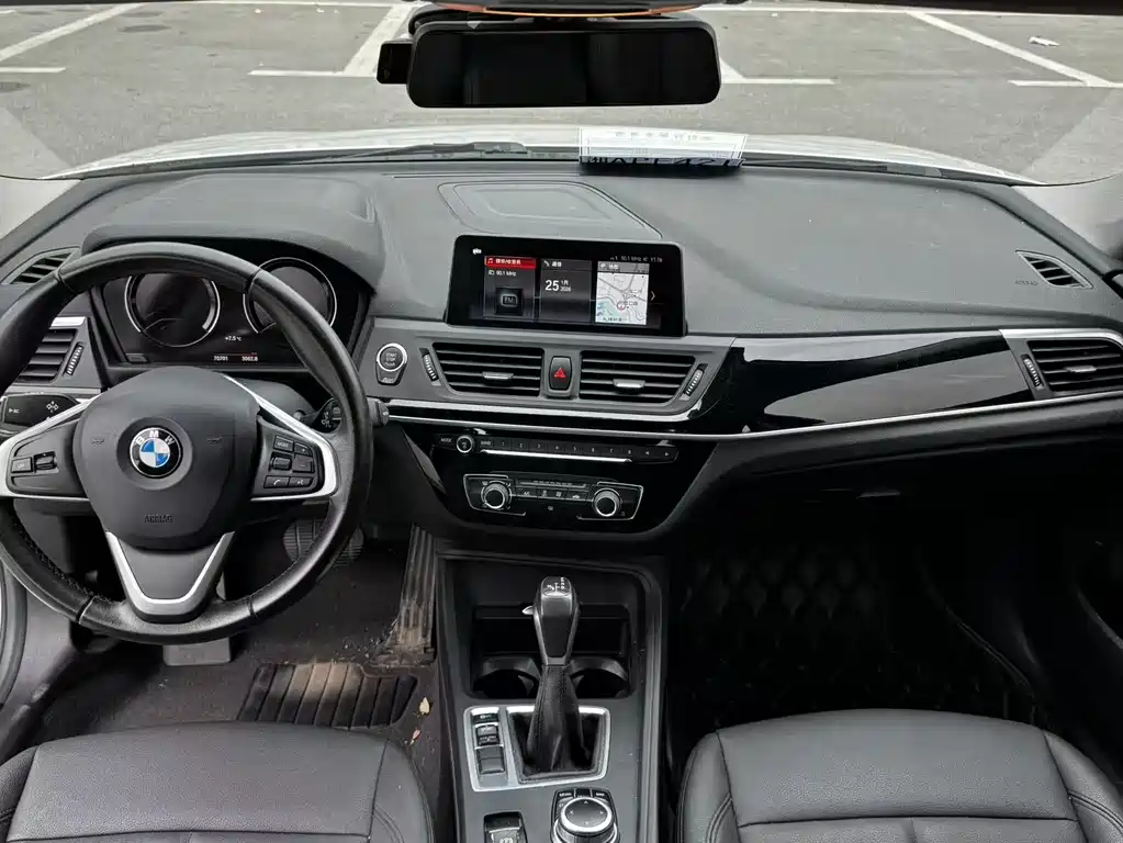 BMW 1 Series 2019 — фото 11