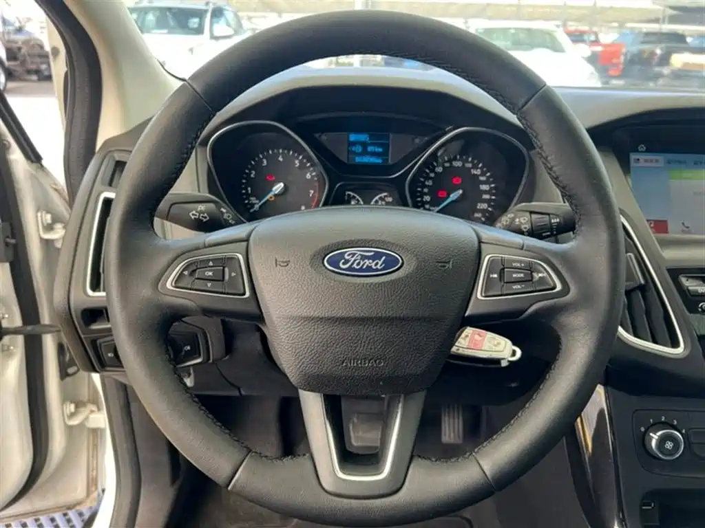 Ford Focus 2018 — фото 7