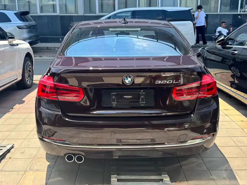 BMW 3 Series 2017 — фото 17