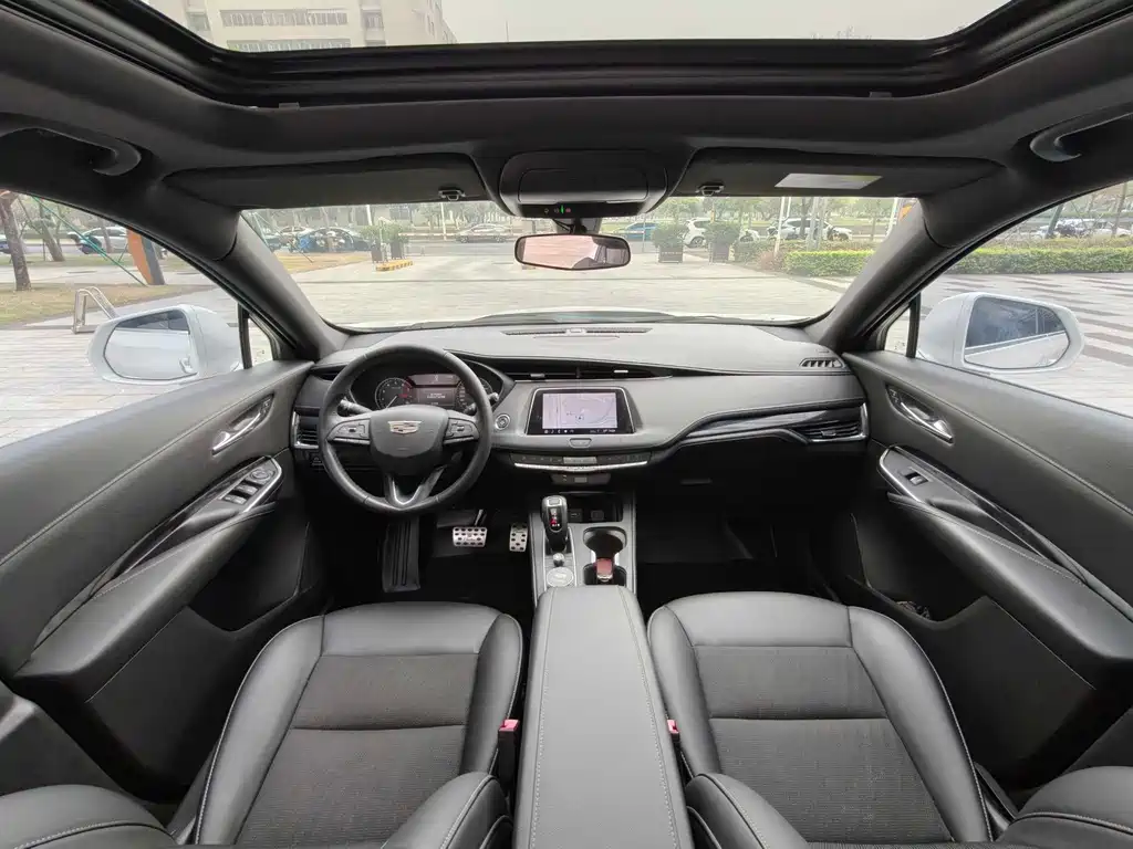 Cadillac XT4 2019 — фото 11