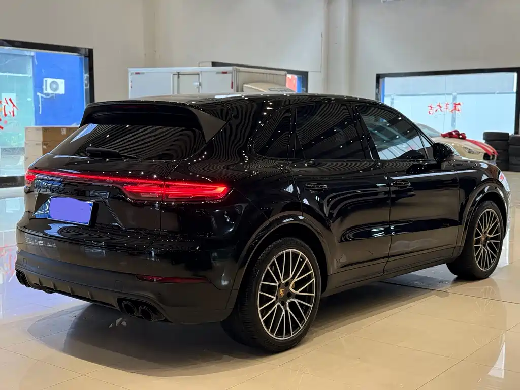 Porsche Cayenne 2021