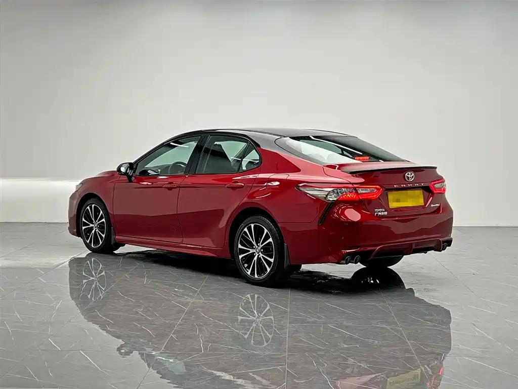 Toyota Camry 2018 — фото 4